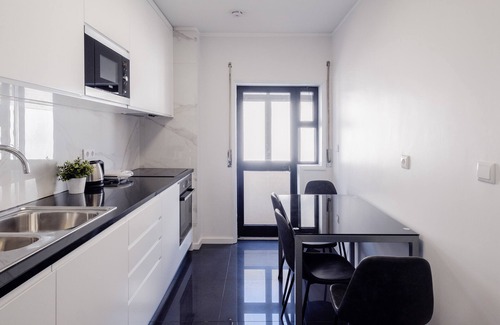 Cedofeita Apartamento | Music House Apt - 3 bedroom apt with free garage. Ideal for families