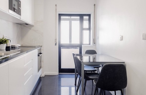 Cedofeita Apartamento | Music House Apt - 3 bedroom apt with free garage. Ideal for families