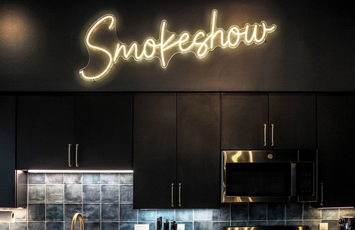 Edgehill Condominio | Music Row, Close to Broadway at The Smokeshow in Downtown Nashville- Pool, Gym, Patio!