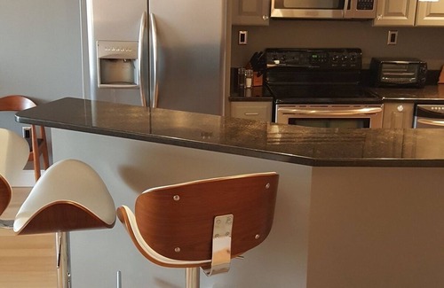 Nashville Condominio | Music Row condo - NASHVEGAS! Piscina de guitarra. ¡Genial, cómodo, moderno!