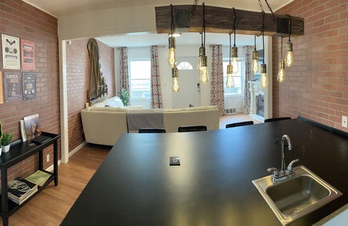 Rosedale Casa | Music themed, walking distance to Westport and KU Med!!