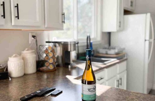 Dartmouth Casa | Musician's East Coast Bungalow - 10 mins to Downtown