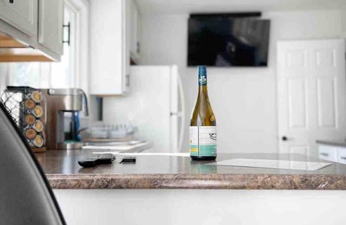 Dartmouth Casa | Musician's East Coast Bungalow - 10 mins to Downtown