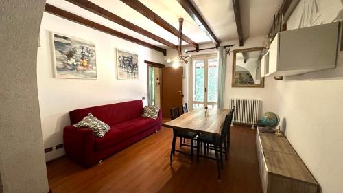 Fino Mornasco Apartamento | Musicians Mansion Apartment