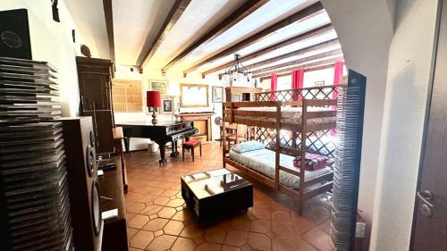 Fino Mornasco Apartamento | Musicians Mansion Apartment