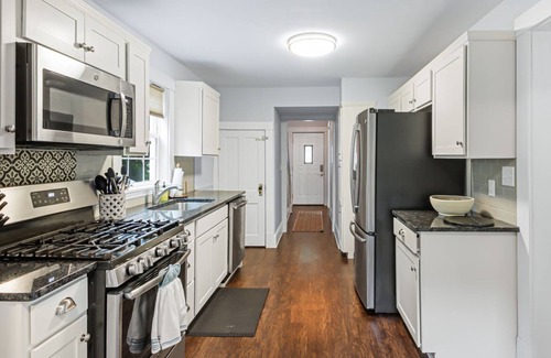 Willoughby Casa | *MUST SEE* Spacious WIlloughby Gem