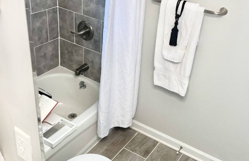 Detroit Casa | Must Stay 5BD| Full Kitchen| Roku TV| Free Wifi