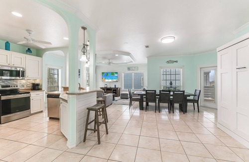 Port Aransas Casa | Mustang Island vacation home, access to beach & community pool