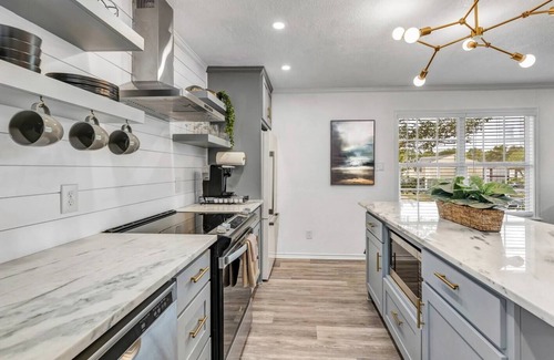 College Station Apartamento | Mustang: Theater Chairs/Walk to A&M/Comfy King Bed