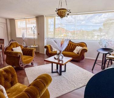 Huayna-Capac Apartamento | Mustard Apartment -Centrally located in Cuenca