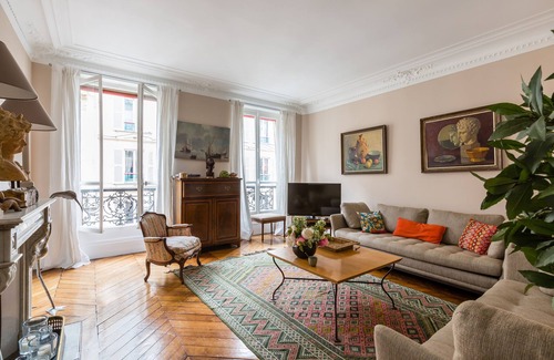 Batignolles Apartamento | Apartamento 2BR tradicionalmente elegante en el 17, cerca de Moulin Rouge, por Veeve