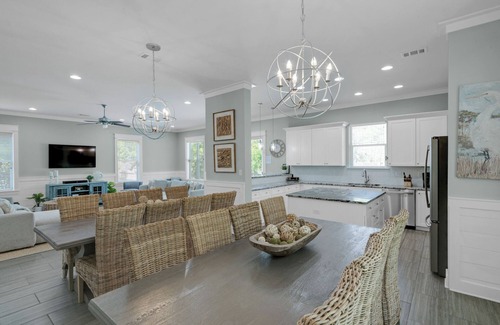 Cottage District Casa | Mutli Family Home Private Pool, Close to Beach