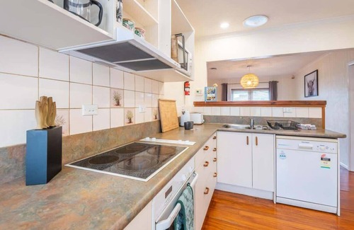 Rotorua Casa | Mutts, MTBs & Mud Pools | Central & Pet Friendly!
