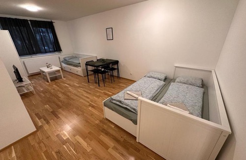 Simmering Apartamento | MUZETA11 - Modern Town Apartment with Balcony