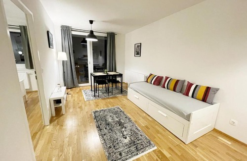 Simmering Apartamento | MUZETA11 - Modern Town Apartment with Balcony