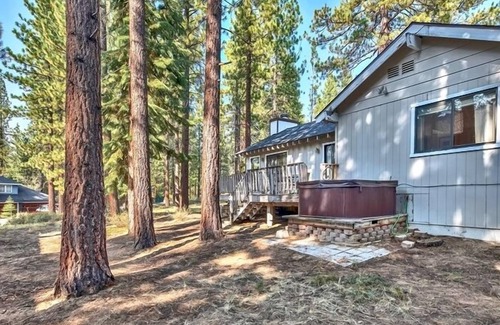 Montgomery Estates Chalet De Esquí | MV39 South Lake Tahoe Cabin with Hot tub, tech friednly great wifi! VHR21-0029