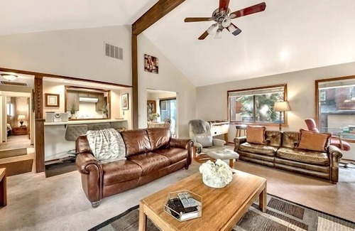Montgomery Estates Chalet De Esquí | MV39 South Lake Tahoe Cabin with Hot tub, tech friednly great wifi! VHR21-0029