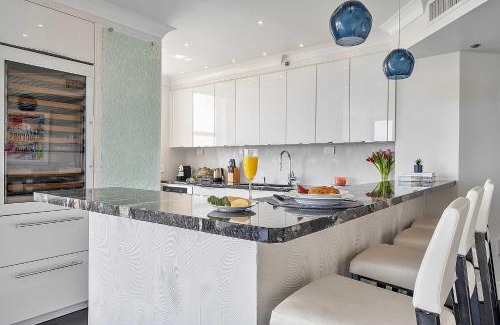 Coconut Grove Apartamento | MVR-Bask in Luxury-Right in Coconut Grove