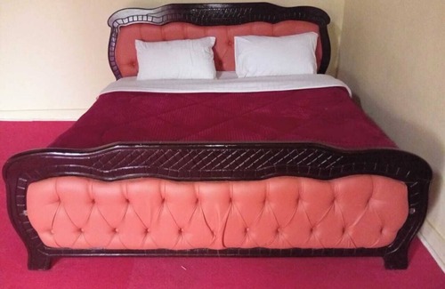 Nanyuki Cama Y Desayuno | Mwari Twin Cottage