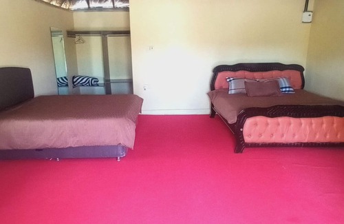 Nanyuki Cama Y Desayuno | Mwari Twin Cottage