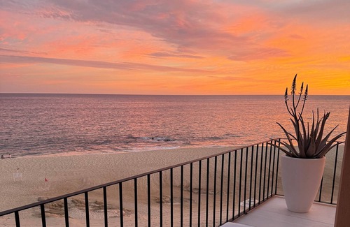 San Jose del Cabo Condominio | Frente al mar moderno - Completamente remodelado