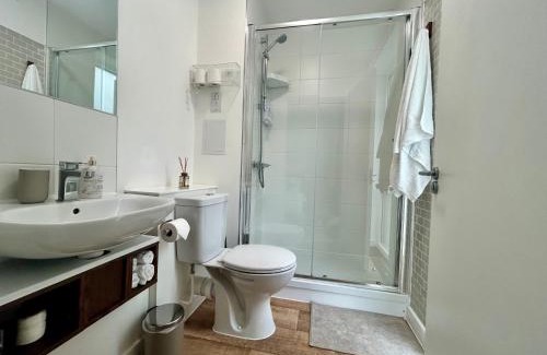 Coldharbour Casa | My Apartment Brixton - Modern Double Room with En-suite