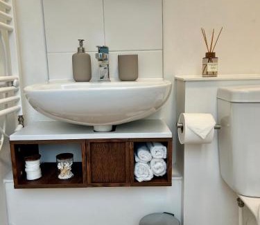 Coldharbour Casa | My Apartment Brixton - Modern Double Room with En-suite