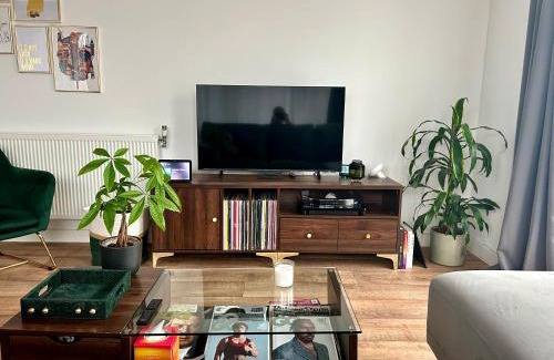 Coldharbour Casa | My Apartment Brixton - Modern Double Room with En-suite