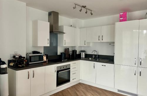 Coldharbour Casa | My Apartment Brixton - Modern Double Room with En-suite