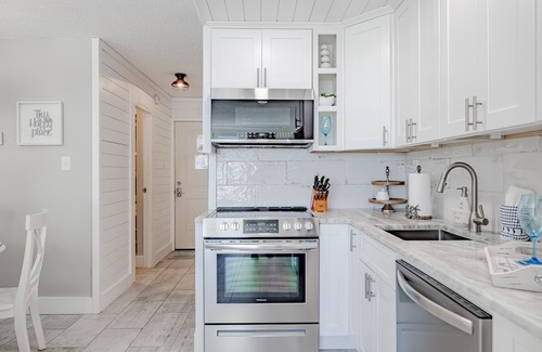 Panama City Beach Apartamento | PLANTA BAJA FRENTE CON PATIO! Sillas de playa GRATIS A PARTIR DEL 1 DE MARZO DE