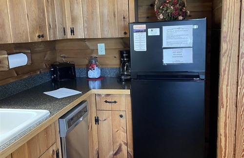 Stanardsville Cabina | My Lakeview | 2 Bed, 1 Bath