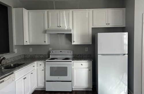 Riverdale Casa | My little castle Charming 3-bedroom townhome in serene Riverdale with WiFi, AC