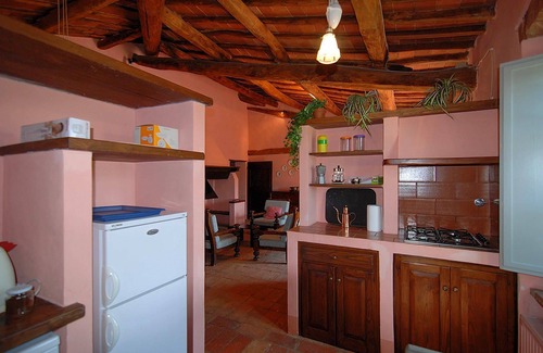 Paciano Villa | Casale Umbro es una encantadora propiedad en el campo de Umbría, con piscina privada, 8 dormitorios o 6 baños