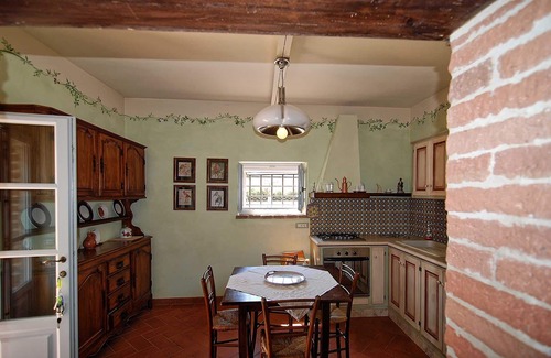 Paciano Villa | Casale Umbro es una encantadora propiedad en el campo de Umbría, con piscina privada, 8 dormitorios o 6 baños