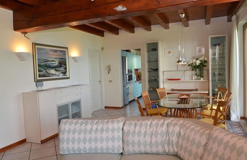 Meina Villa | Villa en Meina con 4 habitaciones, capacidad 8