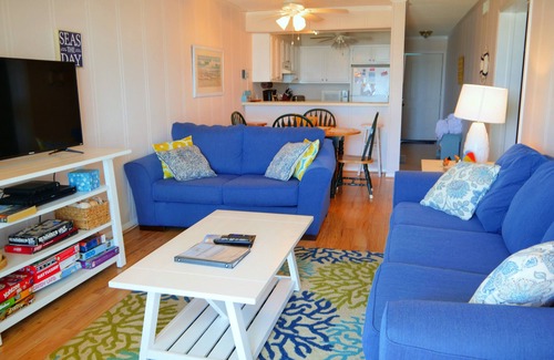 Holden Beach Condominio | "My Sunshine" es un hermoso condominio frente al mar en el segundo piso que ofrece 2 dormitorios y 2 baños en una ubicación fantástica en el East End.
