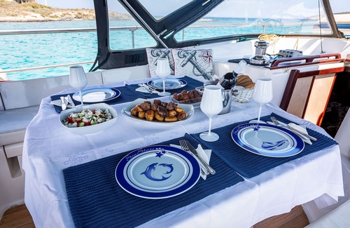 Tourlos Alquiler De Eote | Mykonos - Habitaciones en cabina en yate de lujo