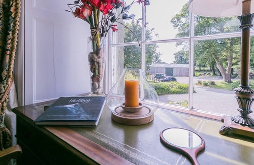 Criccieth Cabaña | Mynydd Ednyfed - a sea view that sleeps 21 guests in 10 bedrooms