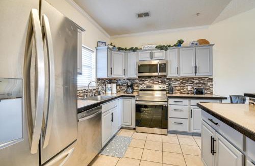 Socastee Apartamento | Myrtle Beach Condo with Large Balcony and Pool Access