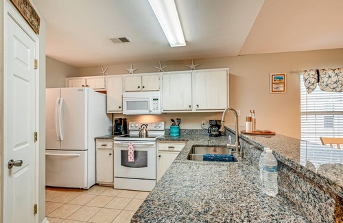 Carolina Forest Condominio | Myrtle Beach Golf Course Condo w/ Pool Access!