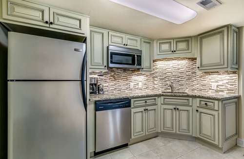 Myrtle Beach Casa | ¡Magnífico! 5 Dormitorio 4. 5 Bath Beach Home w / Pool ~ Hot Tub ~ Game Room ~ Balcón!