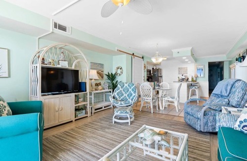 Cherry Grove Beach Condominio | Myrtle Beach Oceanfront Condo with Pool Access!