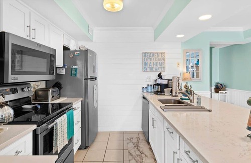 Cherry Grove Beach Condominio | Myrtle Beach Oceanfront Condo with Pool Access!