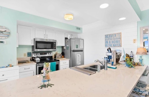 Cherry Grove Beach Condominio | Myrtle Beach Oceanfront Condo with Pool Access!