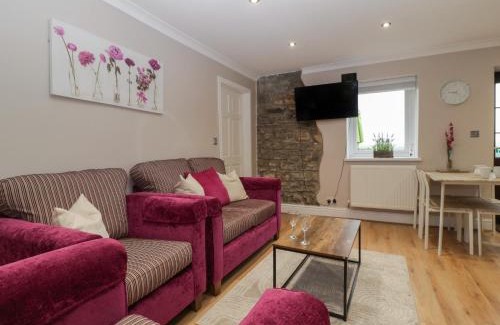 Nantgarw Casa | Myrtle Cottage