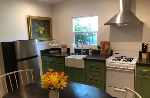 Modesto Apartamento | Myrtle Place 1 is a lovely studio apartment