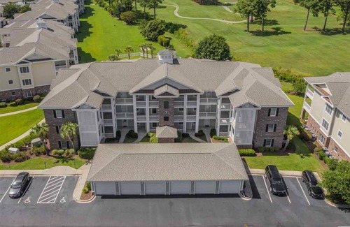Central Myrtle Beach Condominio | Myrtlewood 2-bedroom condo accepting pets. Pool in the backyard
