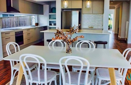 Catherine Hill Bay Casa | Mysig by the Bay - Modern home short walk to beach