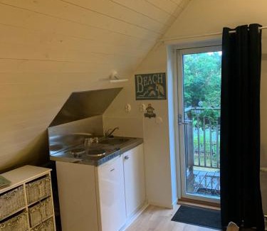 Aspet Casa | Mysigt rum i villa med egen ingång och nära havet.