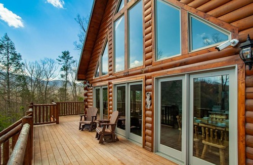 Gatlinburg Casa | Mystic Mountain Cabin View Grill Fire Pit